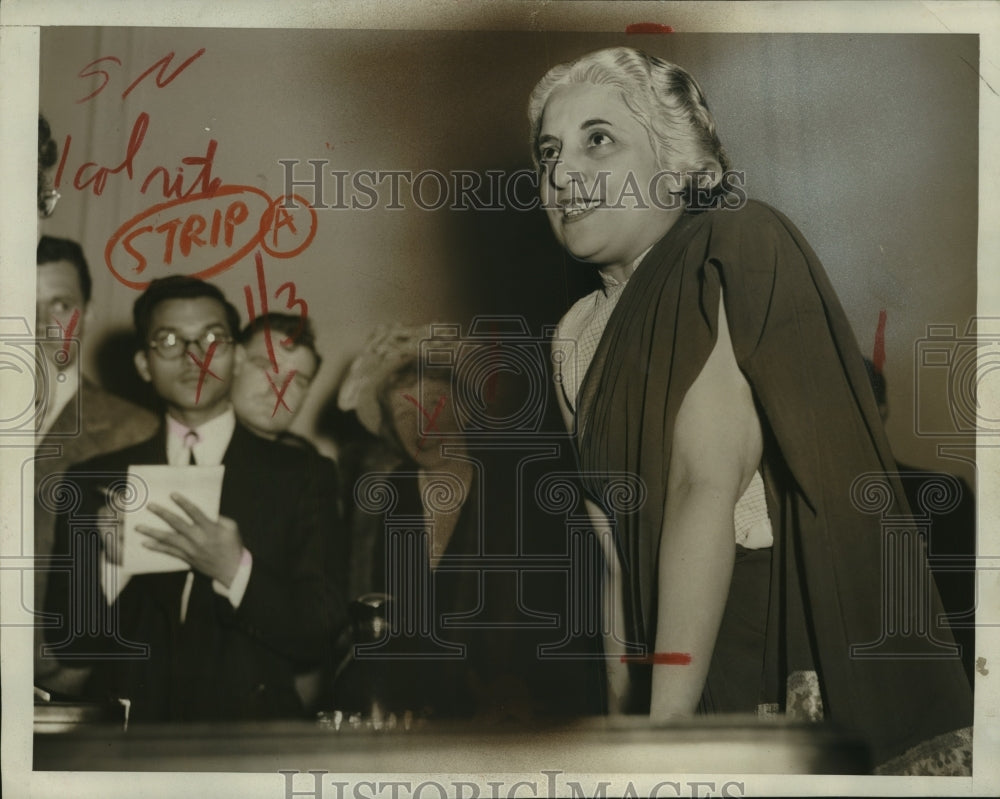 1949 Press Photo India's Ambassador to U.S. Vijaya Pandit Asserts Press Conf