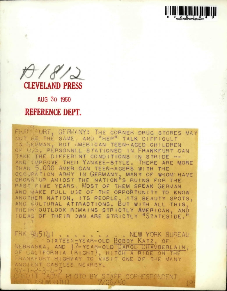 1950 Press Photo Lovely Ladies Try to Hitch Ride on Frankfurt Highway in Germany