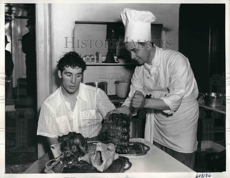 Load image into Gallery viewer, 1941 Press Photo Billy Conn Eyeing Roast Beef at Training Camp in Pompton Lakes
