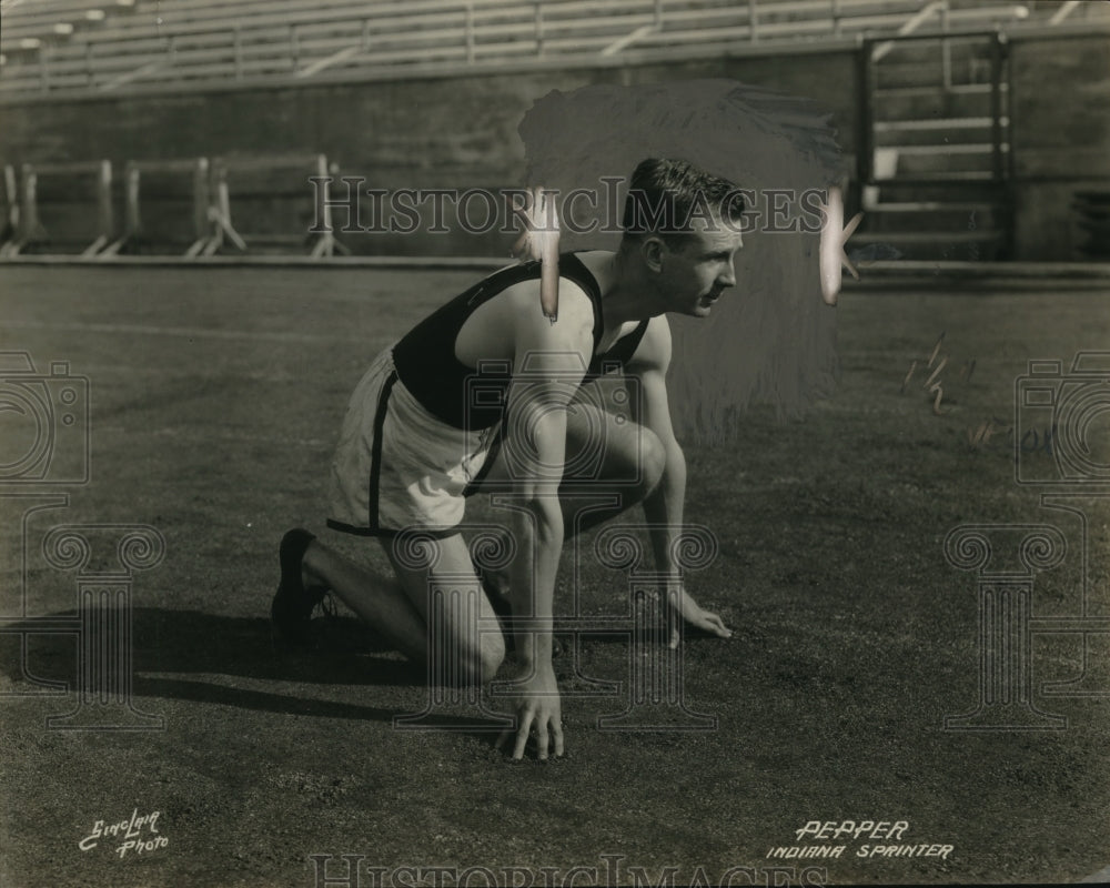 1926 Press Photo University of Indiana Sprinter Robert Pepper on The Track