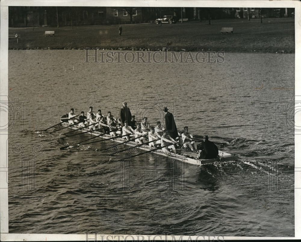 1932 Press Photo Harvard University Rowing Crew at Practice on The Leviathan
