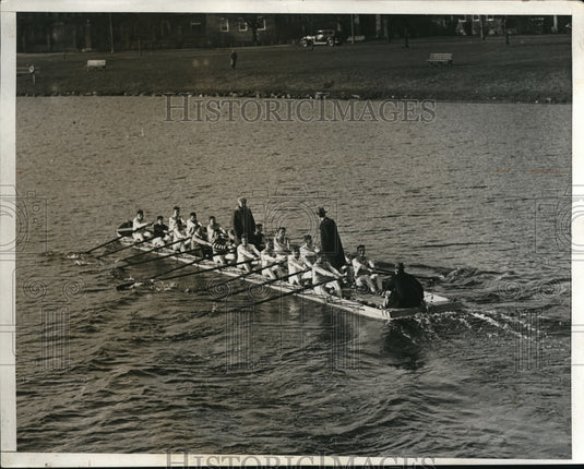 1932 Press Photo Harvard University Rowing Crew at Practice on The Leviathan