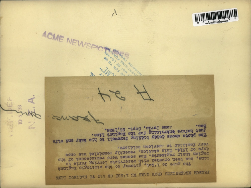 1938 Press Photo French Reservist bids farewell, leaves for Maginot Line