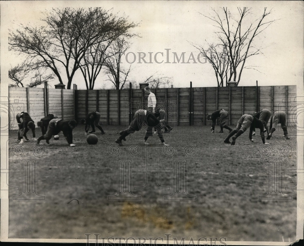 1926 Press Photo Asst. Coach Mal Greenough works his Harvard football squad