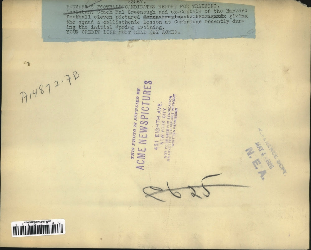 1926 Press Photo Asst. Coach Mal Greenough works his Harvard football squad