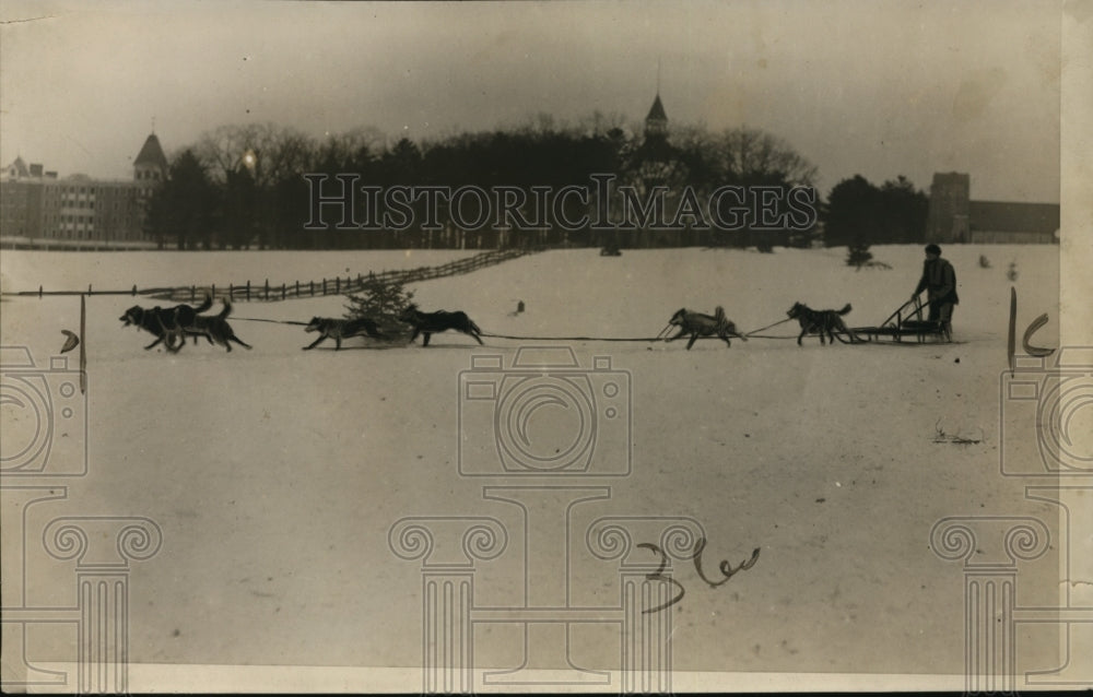 1926 Press Photo Philip Malloy and his dog team at start of Dog Derby Classic- Historic Images