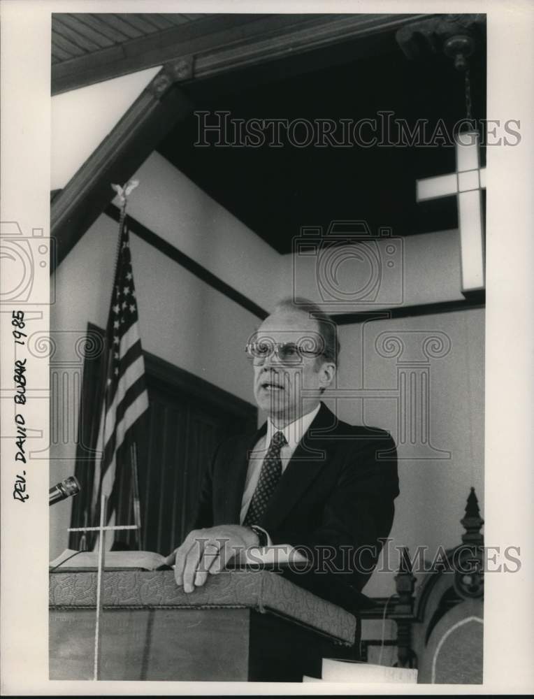 1985 Press Photo Reverend David Bubar Addresses Congregation - nha01112- Historic Images