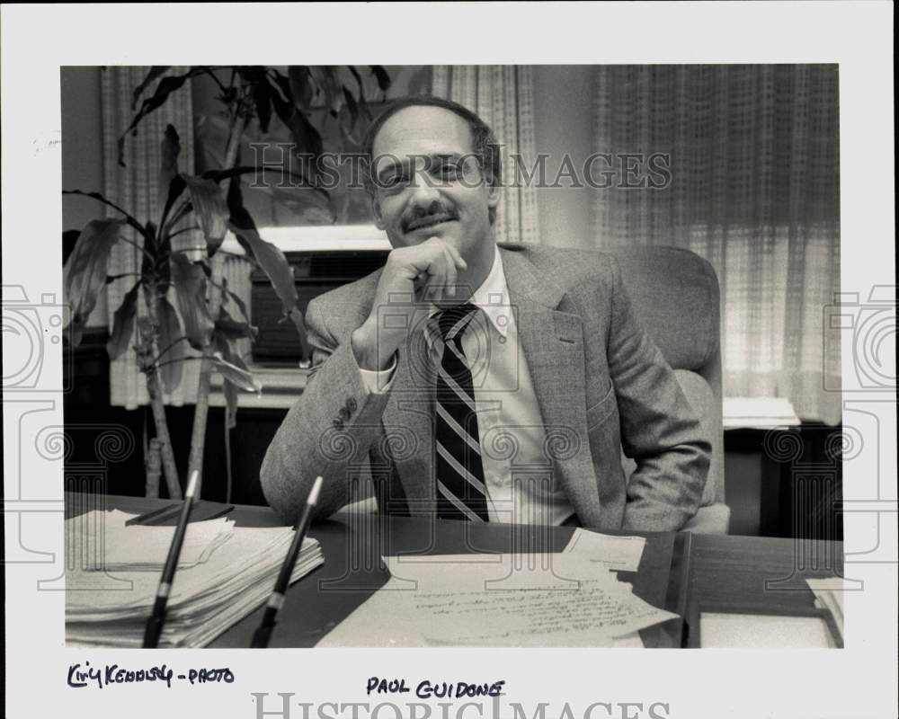 1985 Press Photo Paul F. Guidone Interviewed at His Desk - nha03728- Historic Images