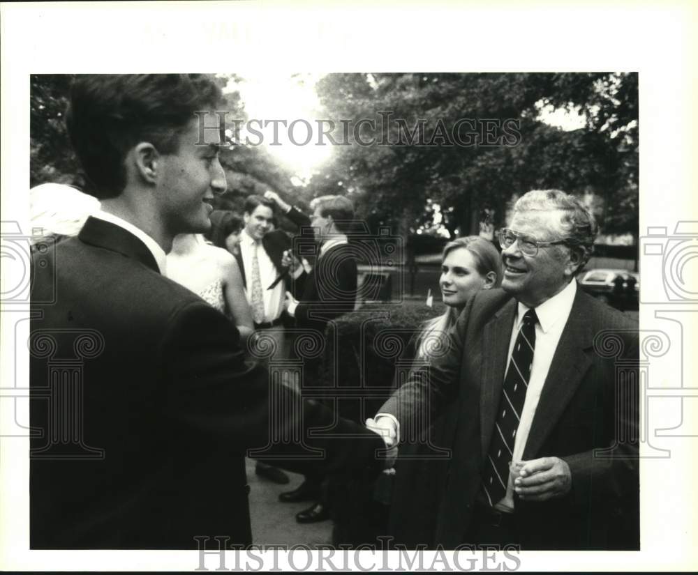 1992 Press Photo Acting Yale President Howard R. Lamar greets Steve Goodman, CT- Historic Images