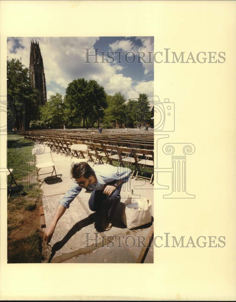 1990 Press Photo Marco Pascale at Old Campus, Yale University - nha07522- Historic Images