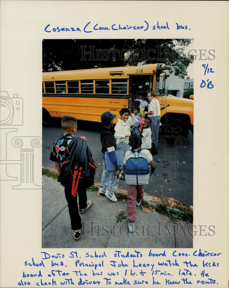 Press Photo David Street School students board Connecticut Chaircar School Bus- Historic Images