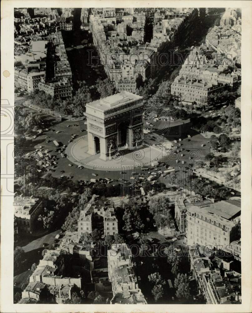 Press Photo Aerial of Place de l&#39;Etoile, the Arch of Triumph in Paris, France- Historic Images