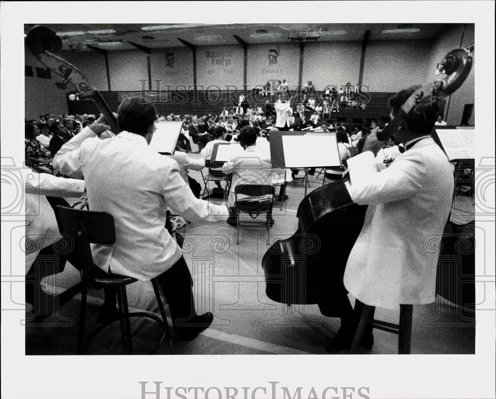 1990 Press Photo New Haven Symphony Orchestra performs at Quinnipiac College- Historic Images