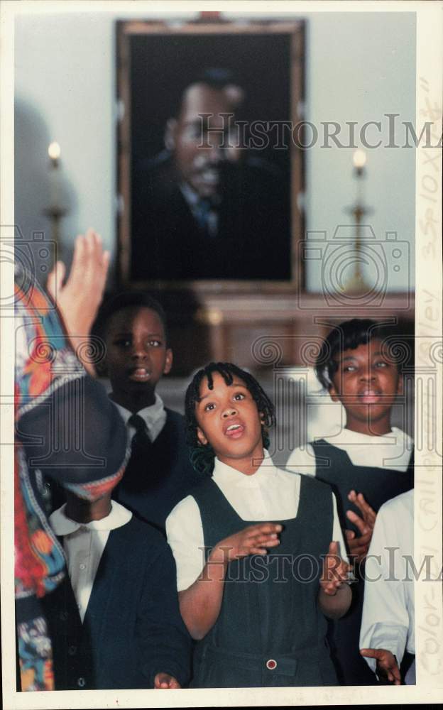 1994 Press Photo Helene Grant School Choir performs at West Haven church- Historic Images