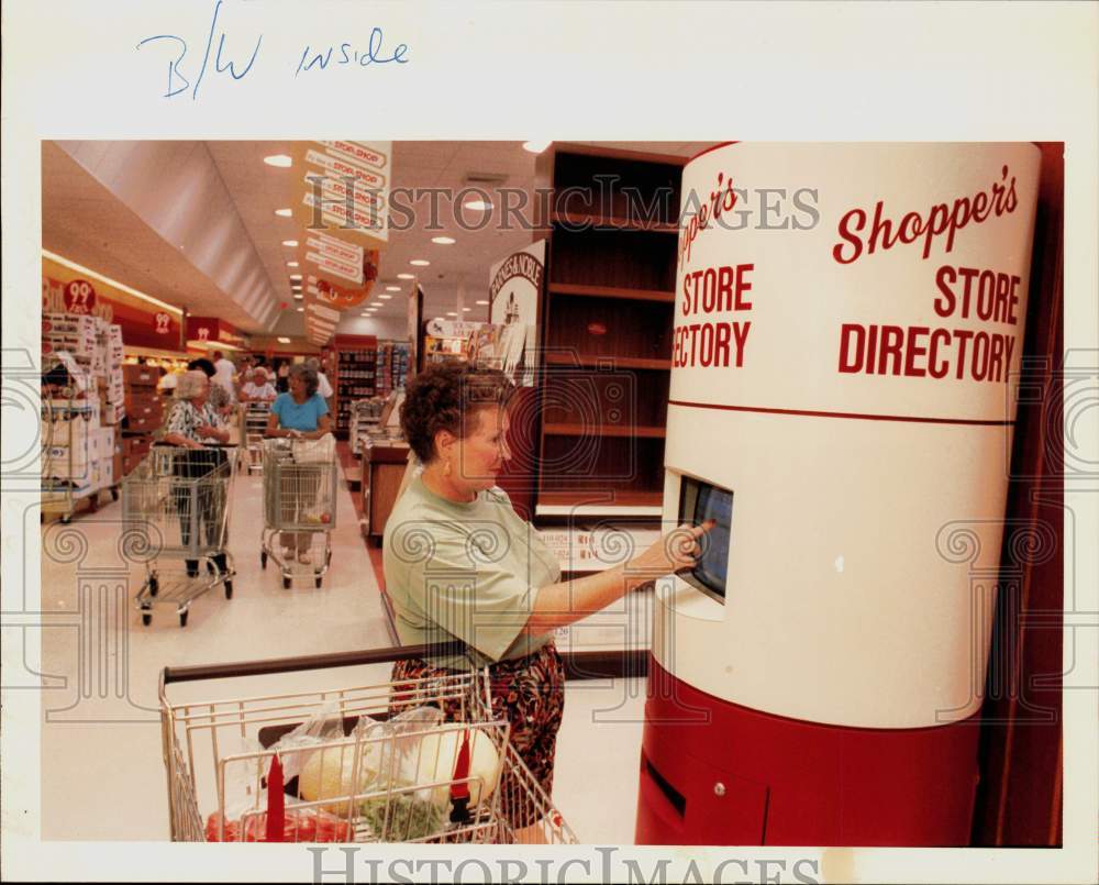 1992 Press Photo Carol Hetzer inside Stop &amp; Shop using Store Directory- Historic Images