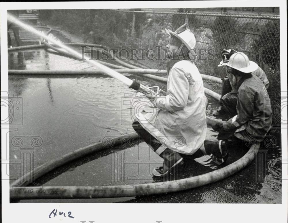 Press Photo Firefighters work Hull Dye &amp; Print Co. Fire - nha16135- Historic Images