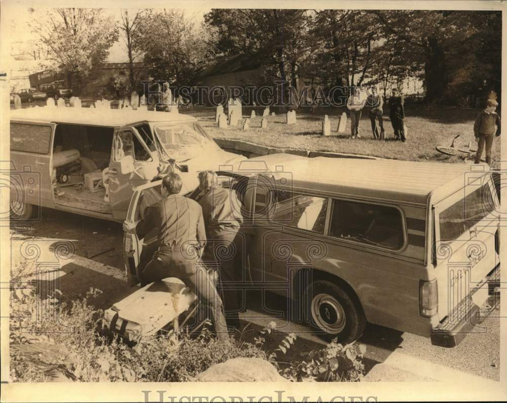 Press Photo Emergency Personnel respond to Accident near Harwinton Cemetery- Historic Images