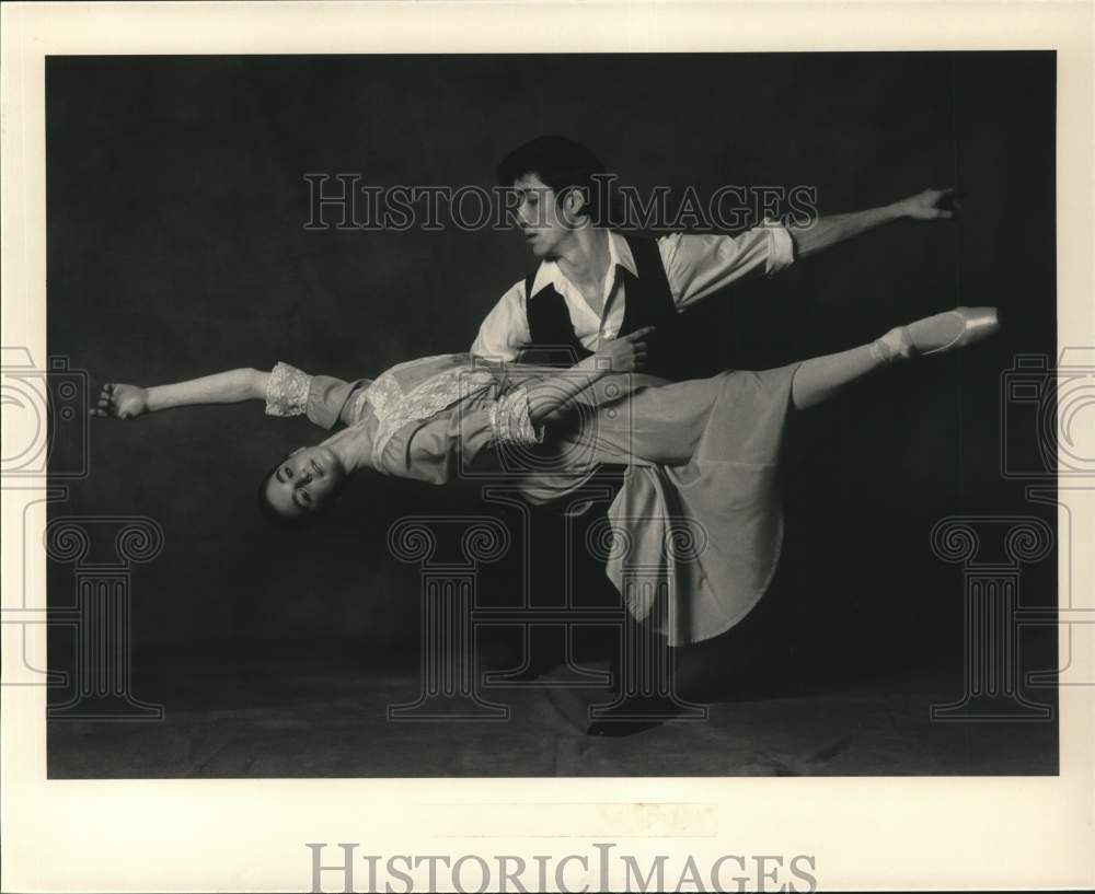 Press Photo Nutmeg Ballet Dancers in Pose - nht03242- Historic Images