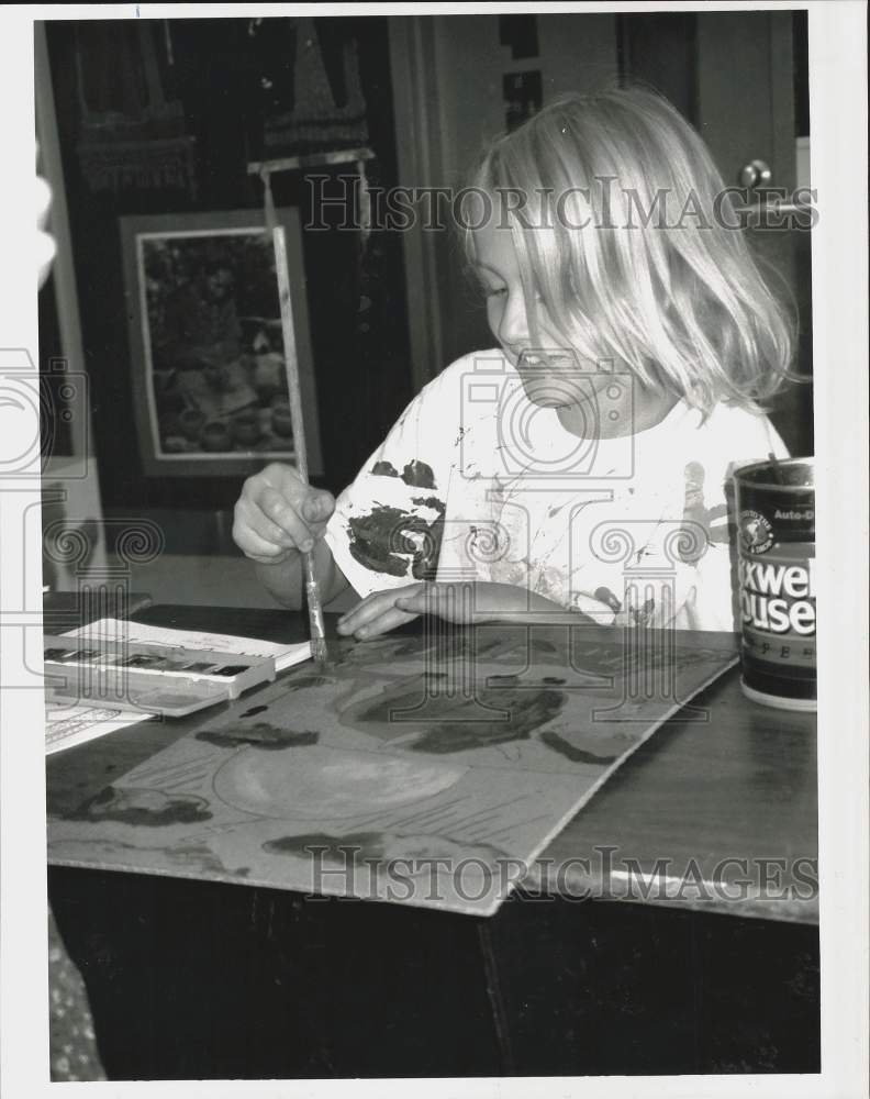 Press Photo Child paints at Pearson School - nht04863- Historic Images