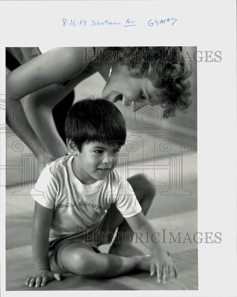 1989 Press Photo Woman with Child at YMCA in Winsted - nht04962- Historic Images