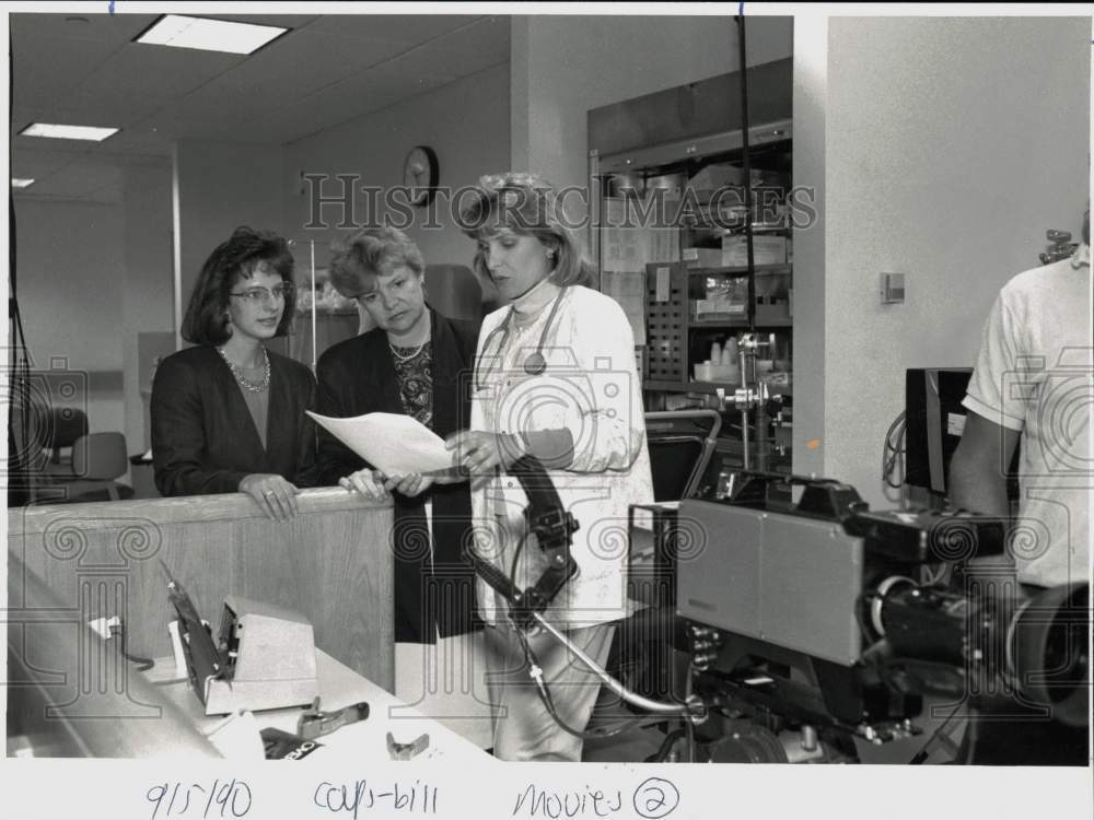 1990 Press Photo Movie Filming at Charlotte Hungerford Hospital, Connecticut- Historic Images