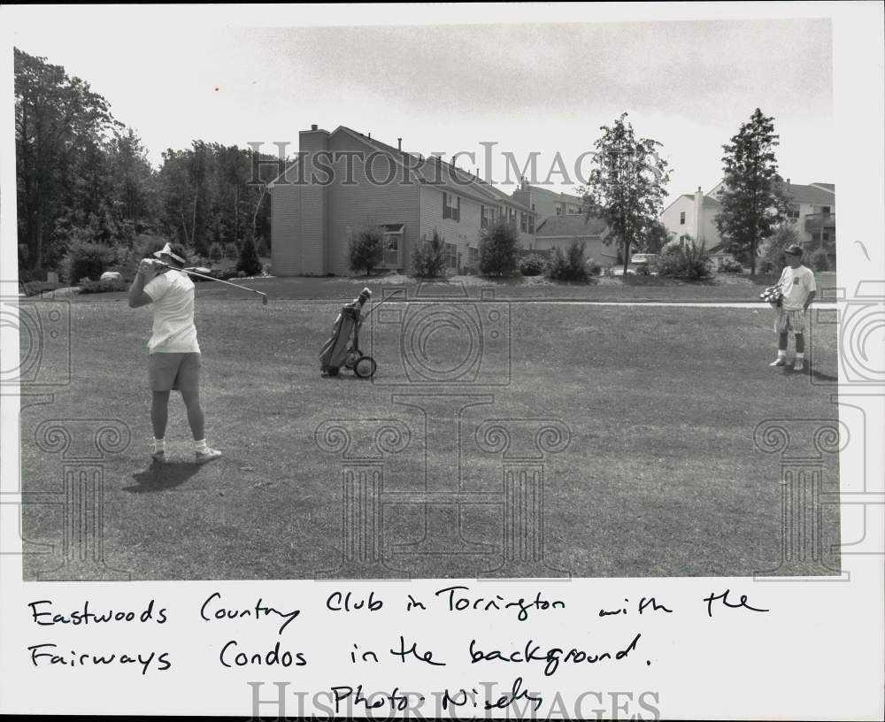 Press Photo Golfers Play on Eastwood Green, Fairways Condos in Background, CT- Historic Images