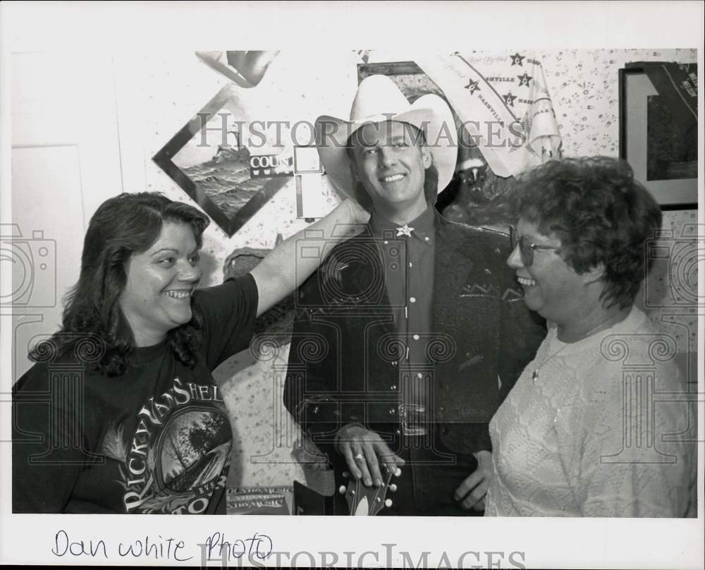 Press Photo Women Pose with Cardboard Cutout of Western Idol in Connecticut- Historic Images