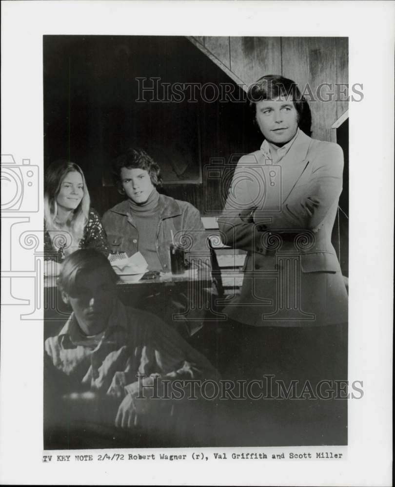 1972 Press Photo Robert Wagner, Val Griffith and Scott Miller perform scene- Historic Images