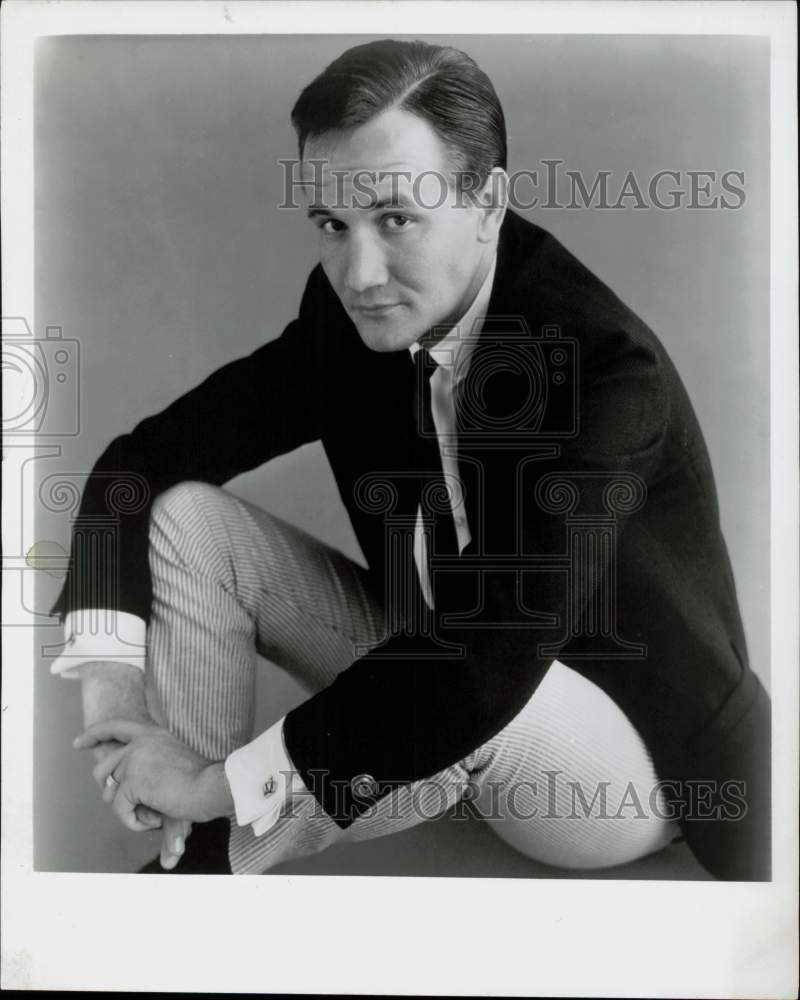 Press Photo Roger Miller in NBC-TV&#39;s &quot;Roger Miller Show&quot; variety program- Historic Images