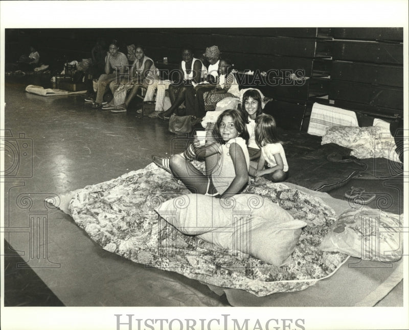Load image into Gallery viewer, 1979 Press Photo Hurricane Frederick - Refugees wait out the storm. - noa01074
