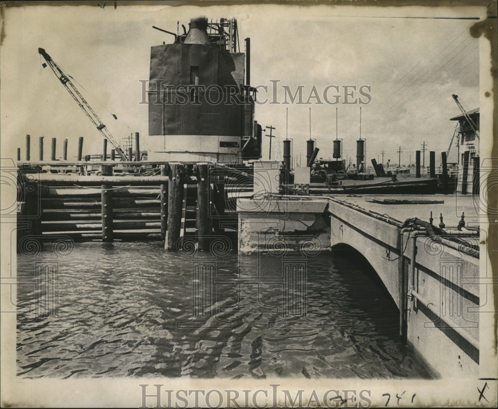 1965 Press Photo Canal Break - View of the pier damage at Industrial Canal.- Historic Images