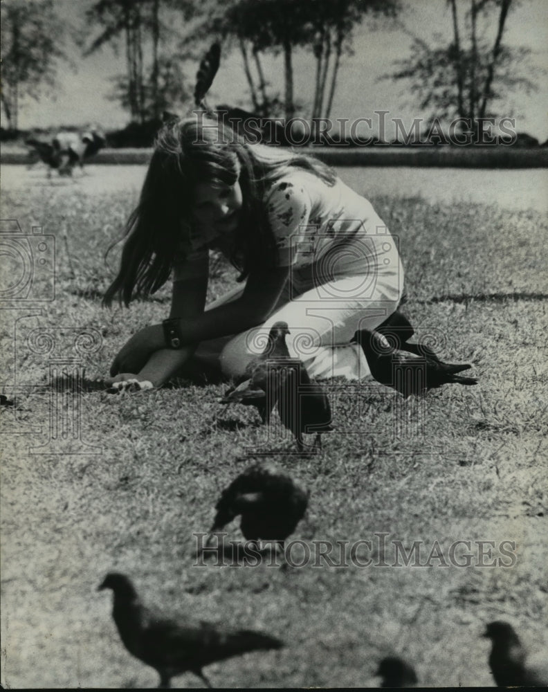 1974 Press Photo Jackson Square - A girl in the grass with pigeons. - noa01565