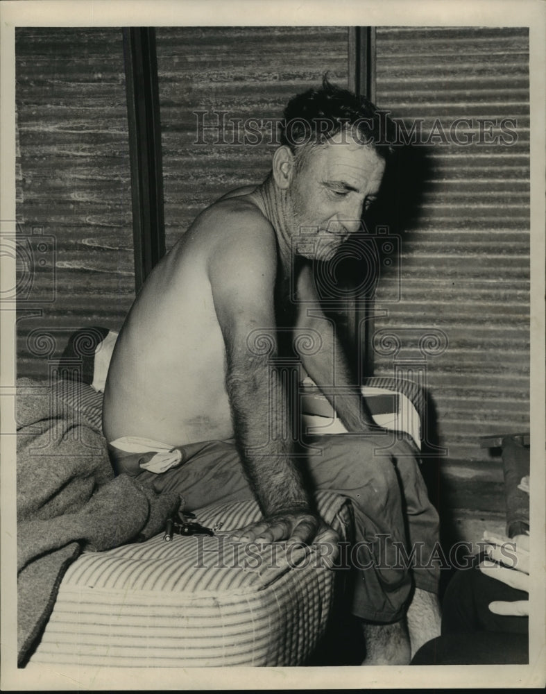 1965 Press Photo Hurricane Betsy - Refugee Man Sits on Edge of a Cot - noa01705- Historic Images