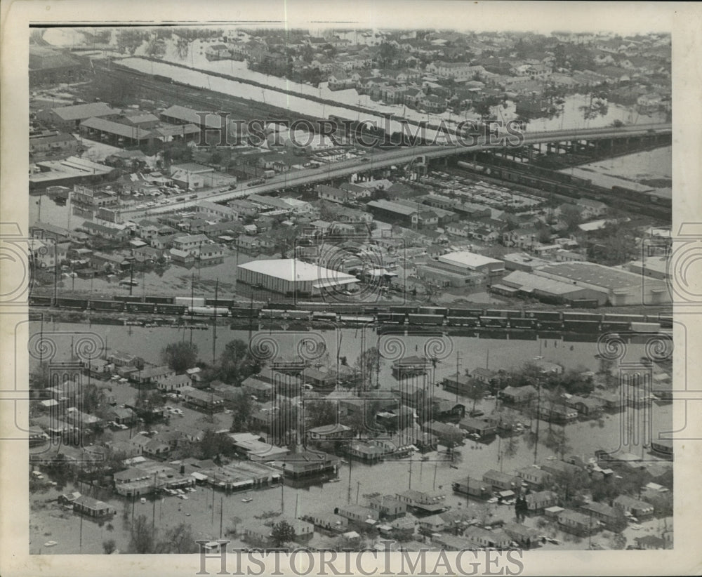 1965 Press Photo Hurricane Betsy- Flood waters in aftermath of Hurricane Betsy.- Historic Images