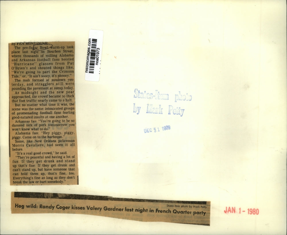 1979 Press Photo Randy Coger Kisses Valery Gardner in French Quarter Party