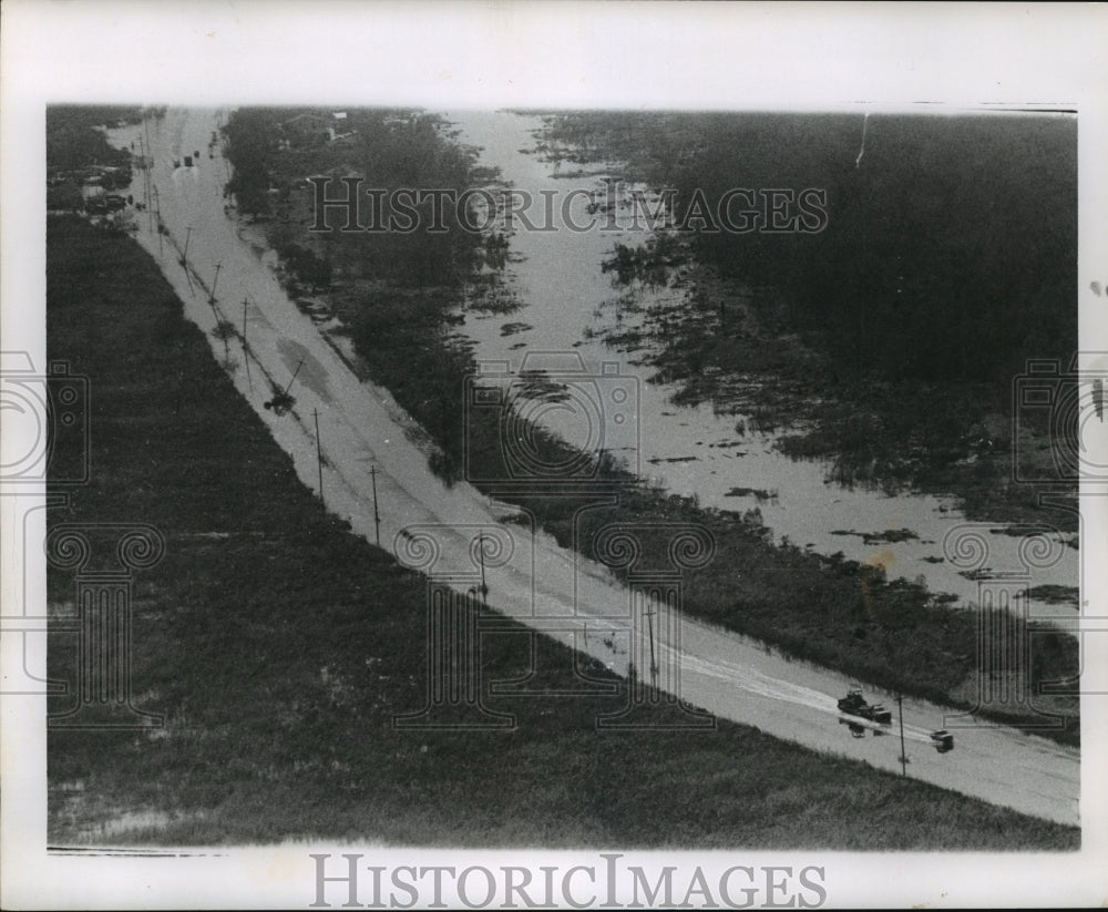 1965 Press Photo Hurricane Betsy - Flooded US 90 East in Louisiana - noa02124- Historic Images