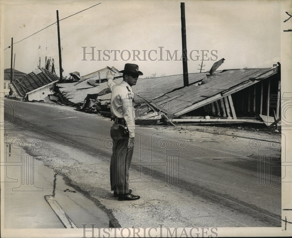 1965 Press Photo Hurricane Betsy- Flattened cannery along highway.- Historic Images