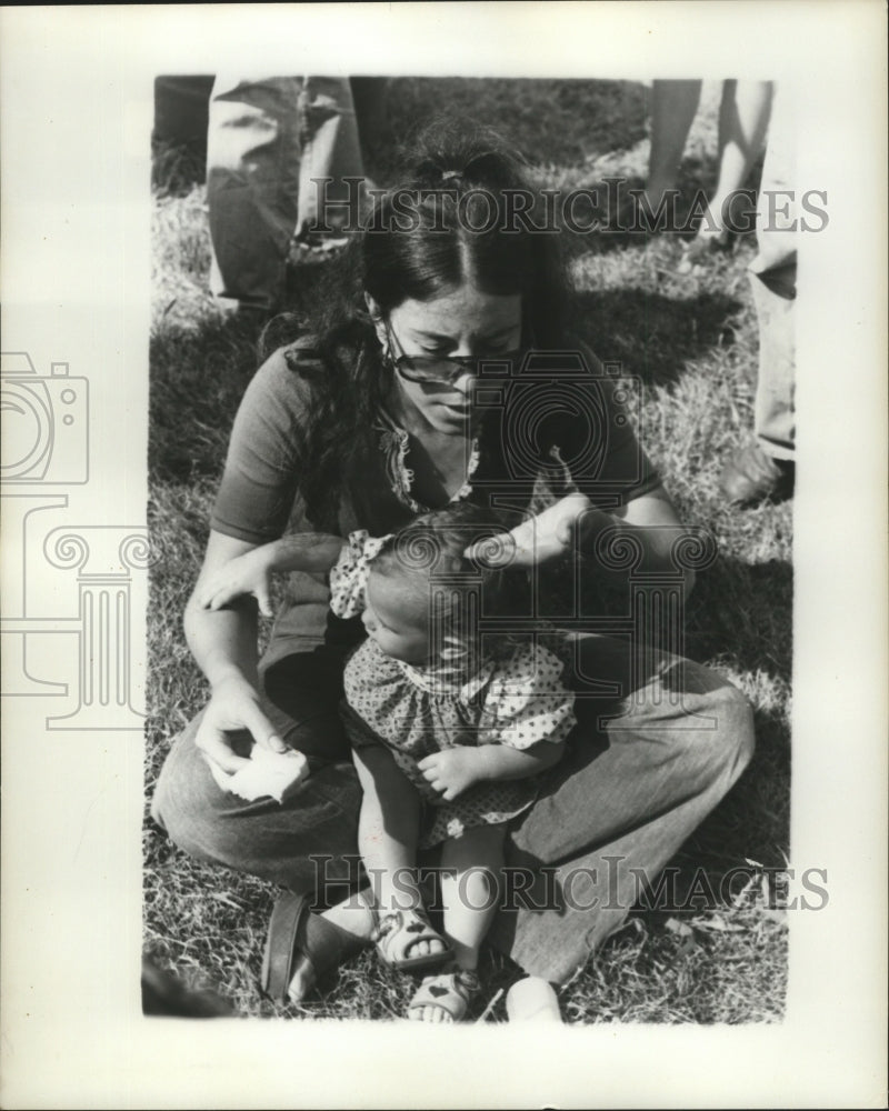 Load image into Gallery viewer, 1976 Press Photo New Orleans - Woman &amp; Baby Enjoy Jazz &amp; Heritage Festival
