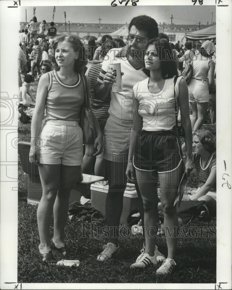  Press Photo Fashion at New Orleans Jazz and Heritage Festival- Historic Images