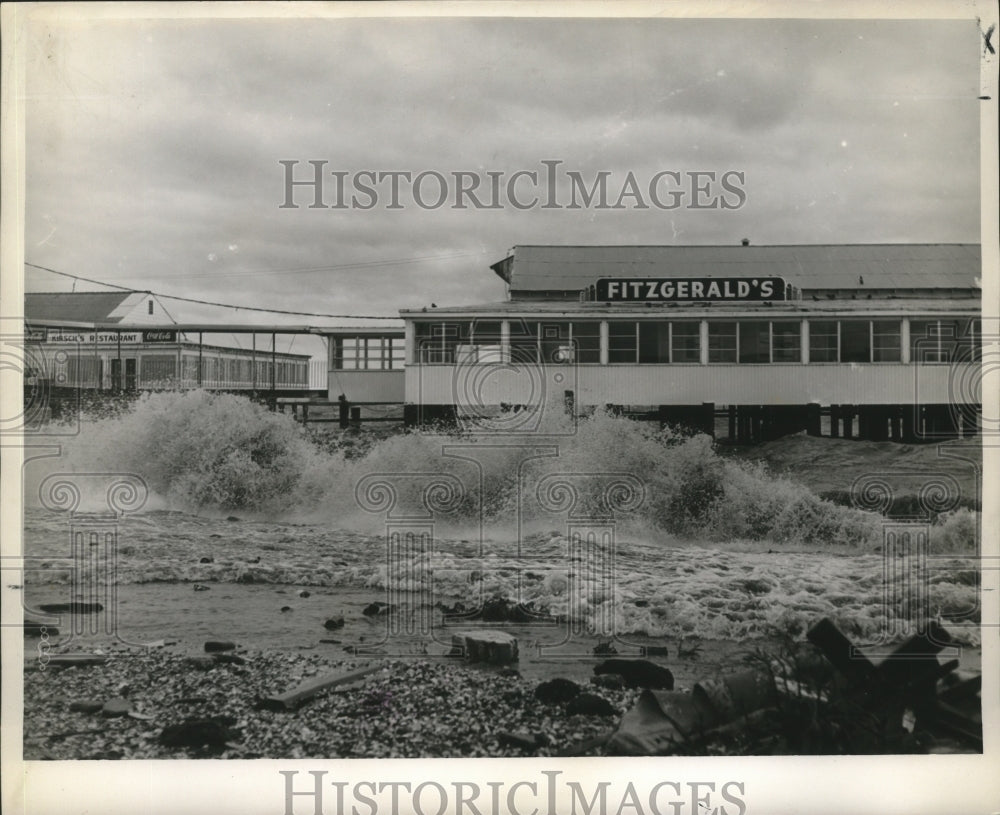 1964 Press Photo Hurricane Hilda, Waves Settling Down as Storm Passes- Historic Images