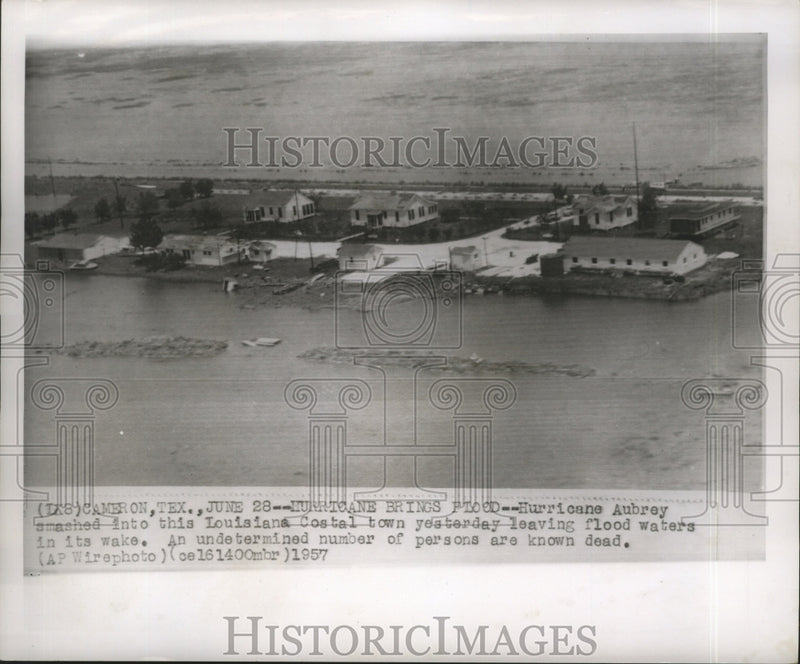 Load image into Gallery viewer, 1957 Press Photo Hurricane Audrey- Hurricane brings flood to coastal town
