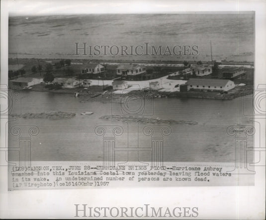 1957 Press Photo Hurricane Audrey- Hurricane brings flood to coastal town