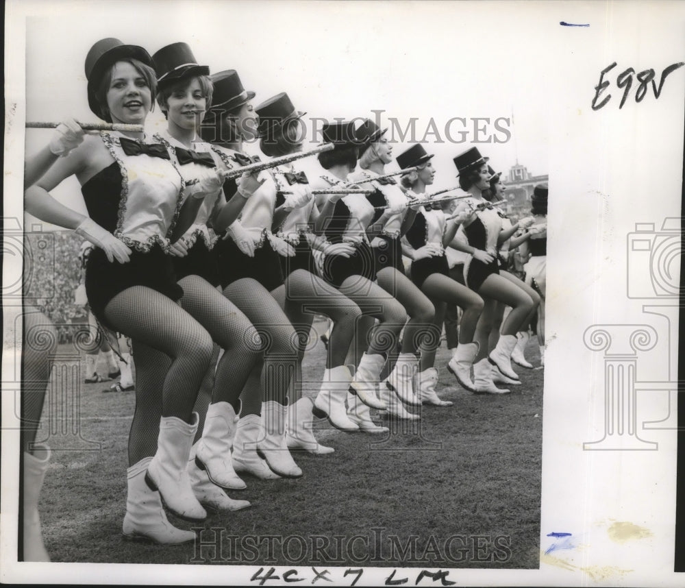 1967 Press Photo Sugar Bowl- Southern Mississippi&#39;s &#39;Dixie Darling&#39; majorettes- Historic Images