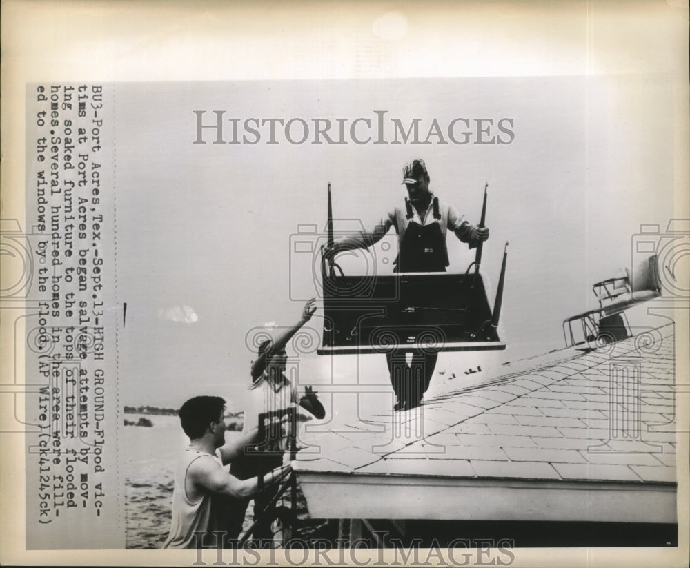 1961 Press Photo Flood victims at Port Acres, Texas begin salvage attempts.- Historic Images