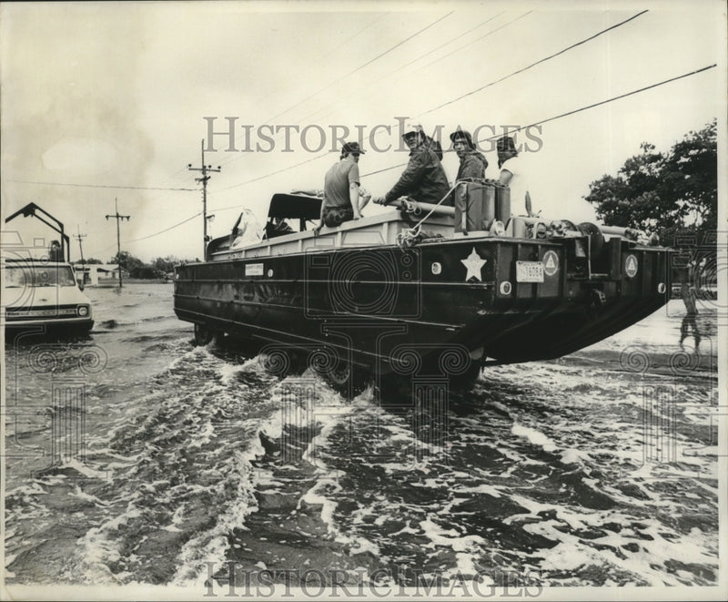 Load image into Gallery viewer, 1977 Press Photo Hurricane Babe- Rescue workers on flooded streets. - noa04076
