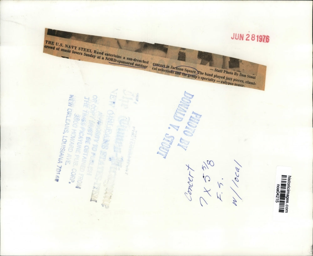 1975 Press Photo New Orleans Jackson Square-US Navy Steel Band entertains crowds