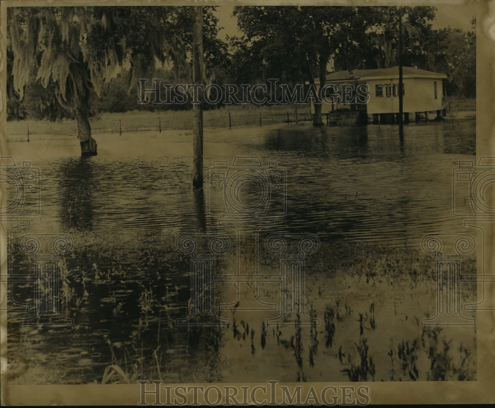 1961 Press Photo Hurricane Carla- Flood waters isolate home. - noa04623- Historic Images