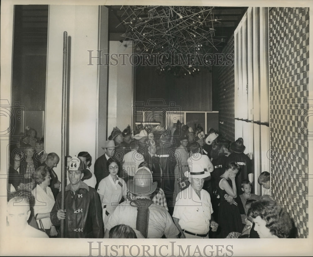 1964 Press Photo Hurricane Hilda- On top of hurricane a hotel fire. - noa04709- Historic Images