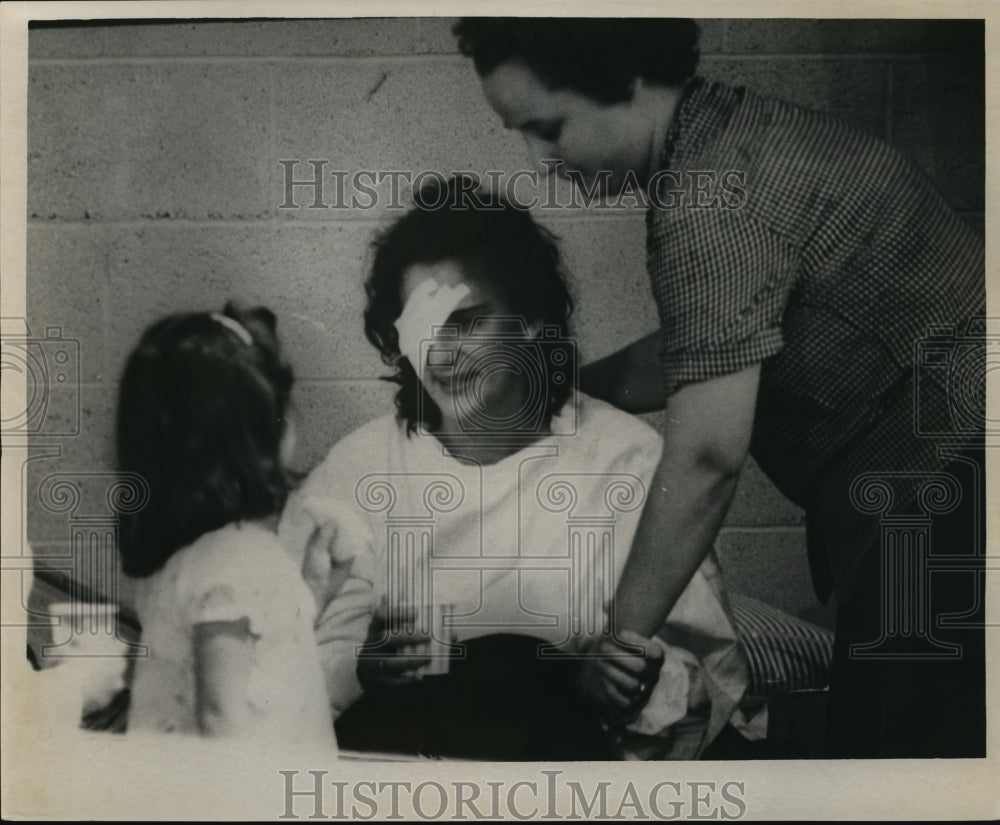 1964 Press Photo Hurricane Hilda- Survivors of Hurricane Hilda - noa04715- Historic Images