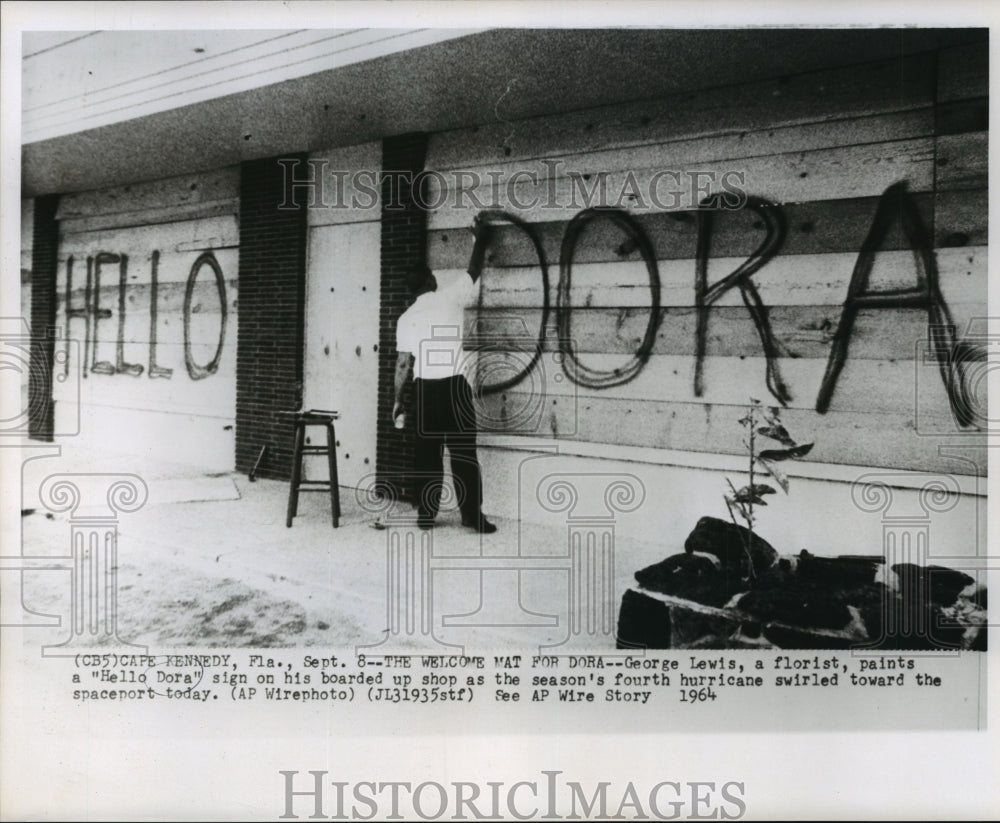 1964 Press Photo Hurricane Dora - George Lewis Welcomes Dora Near Cape Kennedy- Historic Images